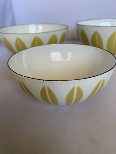 Cathrineholm Set of 3 Mustard Yellow & White LOTUS BOWL Enamelware 5.5"-7"- 8" - Picture 8 of 12