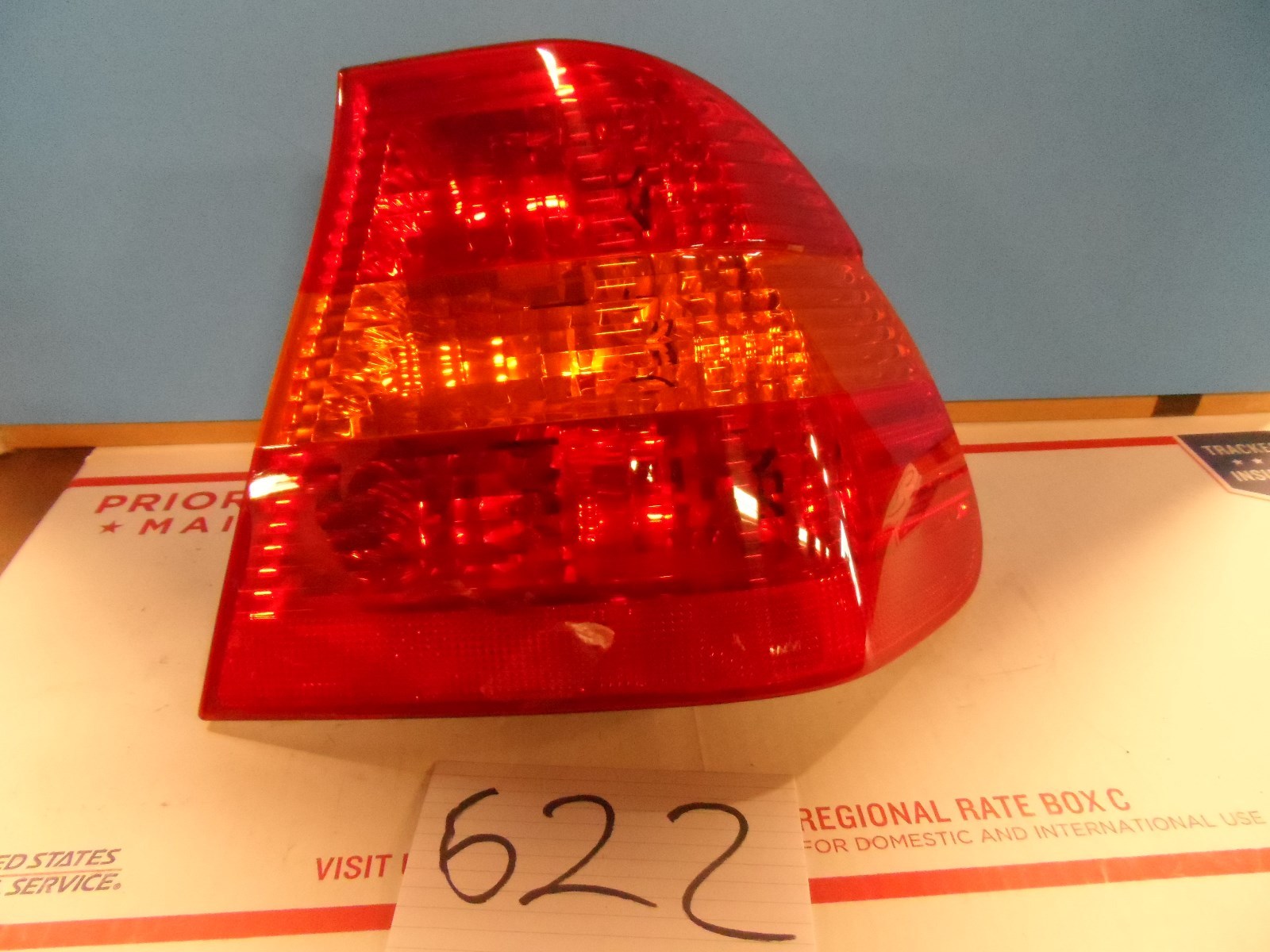 02 03 04 05 BMW 330  Passenger  side tail light Used rear Lamp (622)