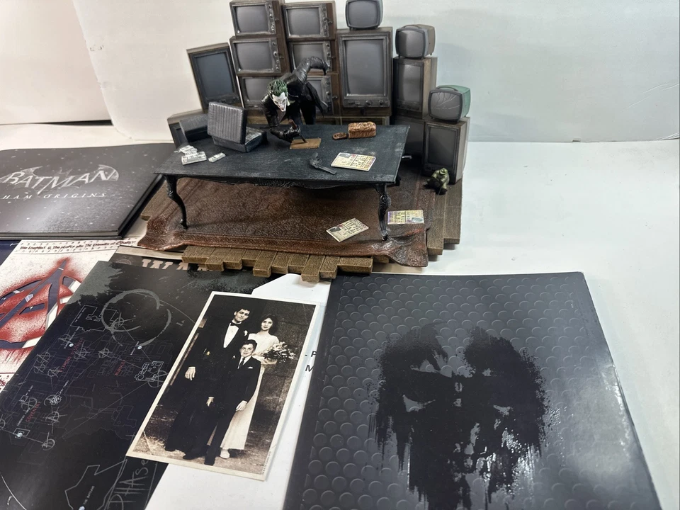 Batman Arkham Origins Joker Edición Coleccionista Estatua y Más (Caja Dañada) Foto 4 de 4