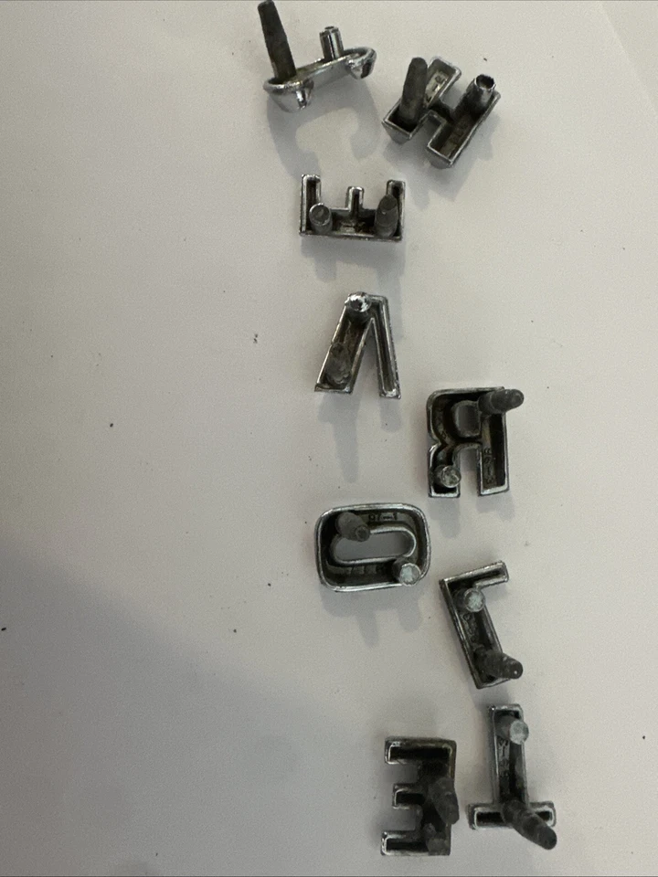 Chevrolet Impala Bel Air 1960 1961 capó letras "Chevrolet" Foto 3 de 4