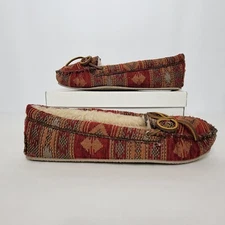 Womens Size 11 Minnetonka Baja Cally Red Fabric Moccasin Slippers Slip On