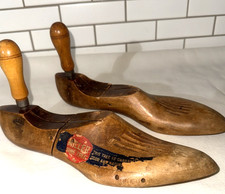 Antique Miller Trade Mark O.A.M. CO Shoe Trees Stretchers Wood Handle Hinge 82