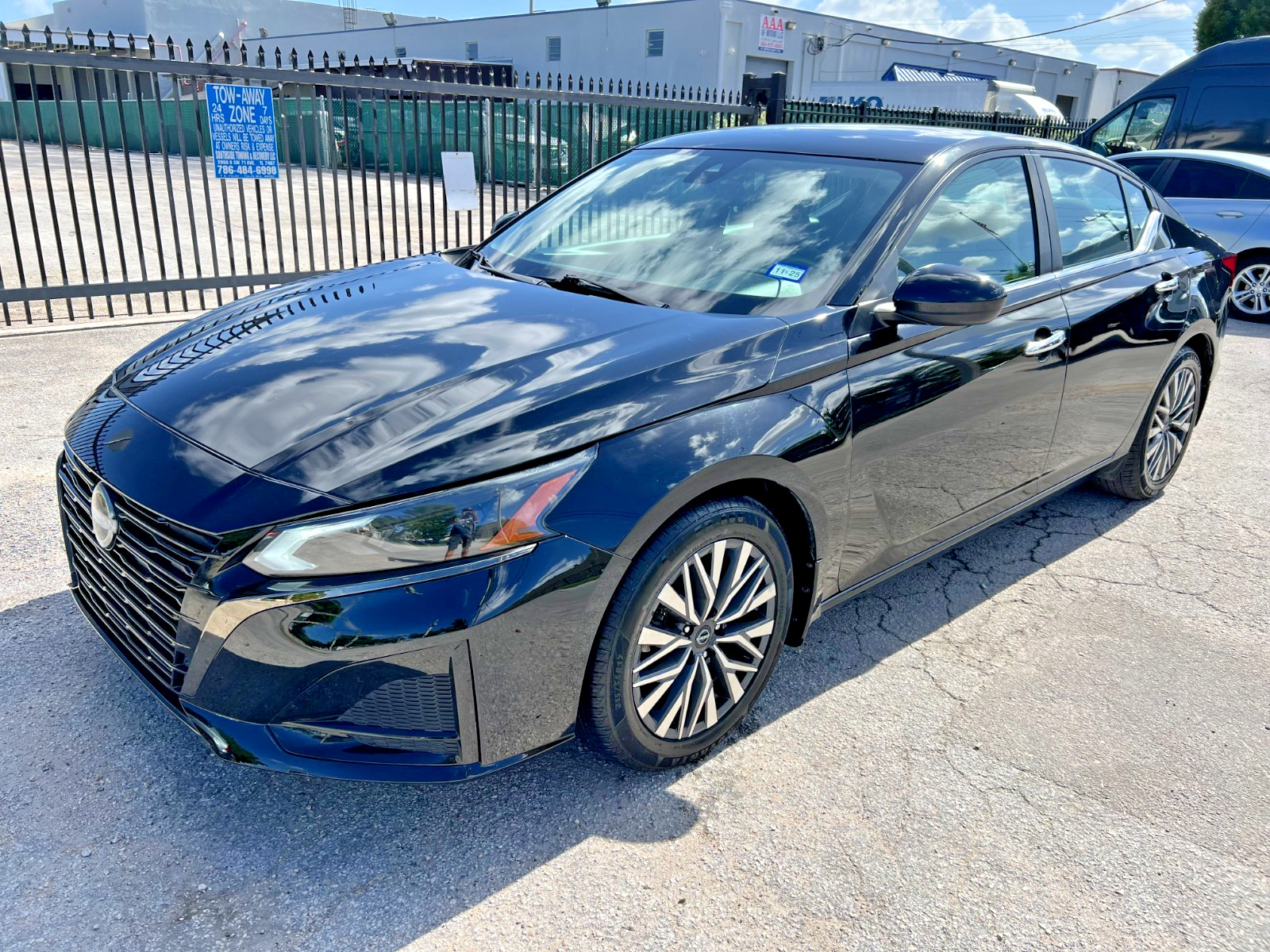 Nissan Altima - Image 3