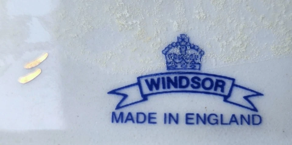 TETERA PEQUEÑA PORCELANA VINTAGE~WINDSOR~INGLATERRA~BLANCA CON FLORES ROSAS FLORALES Foto 3 de 4