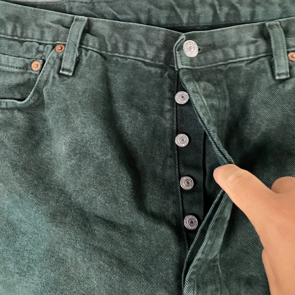 Jeans Levi's 501 vintage años 90 talla 42x32 se adapta a 40x32 verde botón mosca hechos en EE. UU. Foto 3 de 4