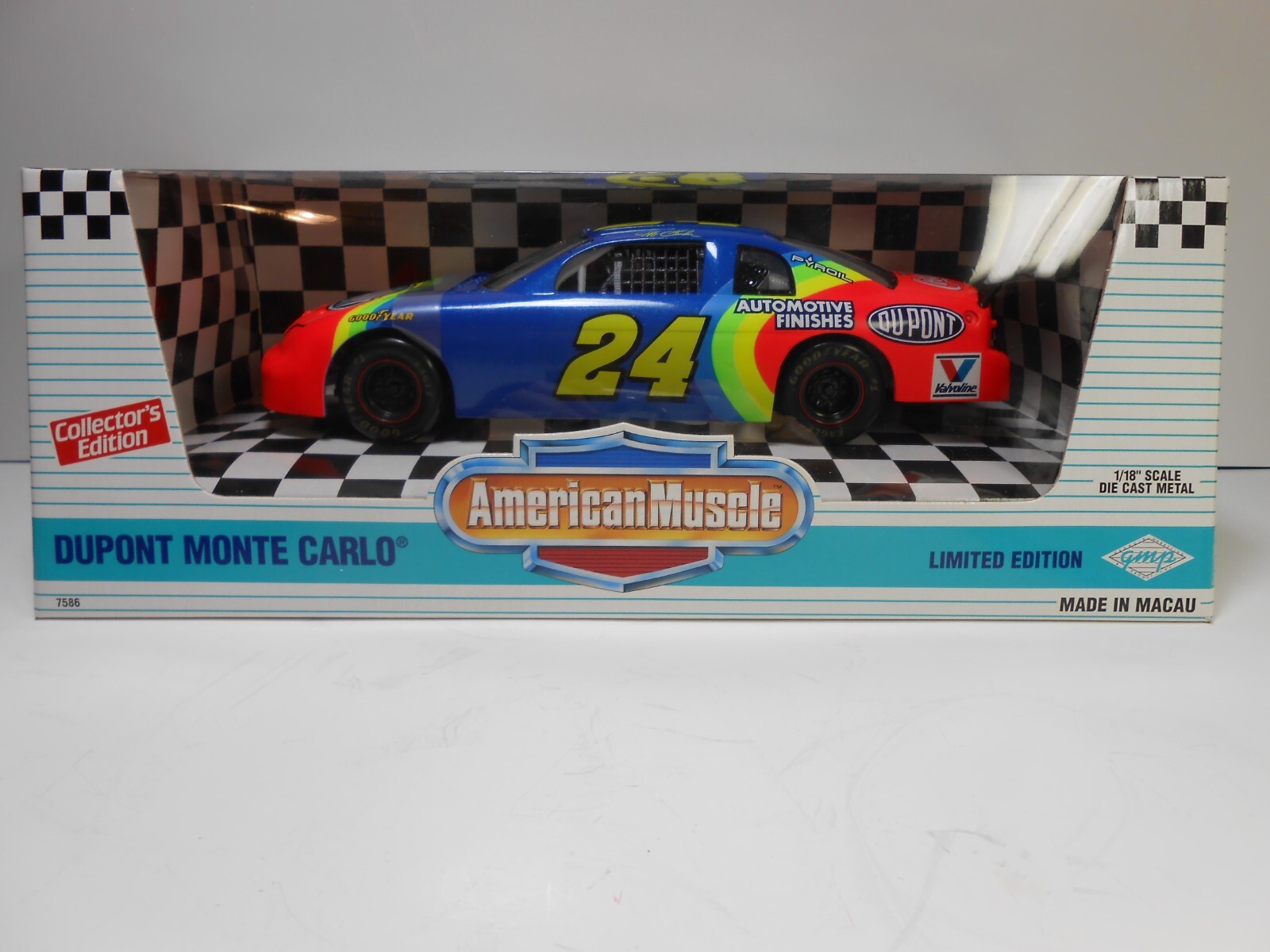 Ertl NASCAR 1995 Jeff Gordon 24 Dupont Hendrick Motorsports 118 LE