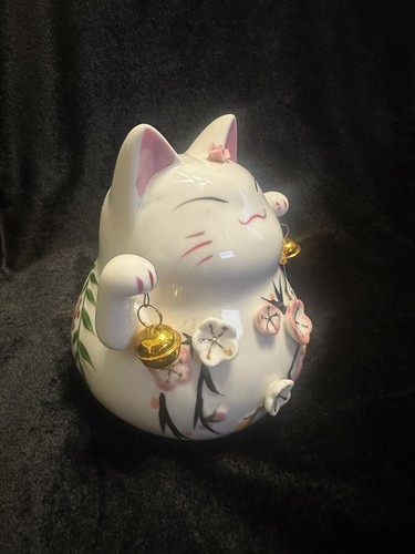 Banco chino Goodwei para gatos de la suerte con flores y campanas - Imagen 5 de 10