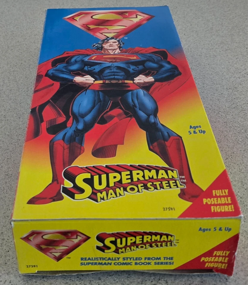 FIGURA DE SUPERMAN HOMBRE DE ACERO DE LUJO 12 PULGADAS TOTALMENTE POSABLE EXCLUSIVA DE K-MART Foto 3 de 4