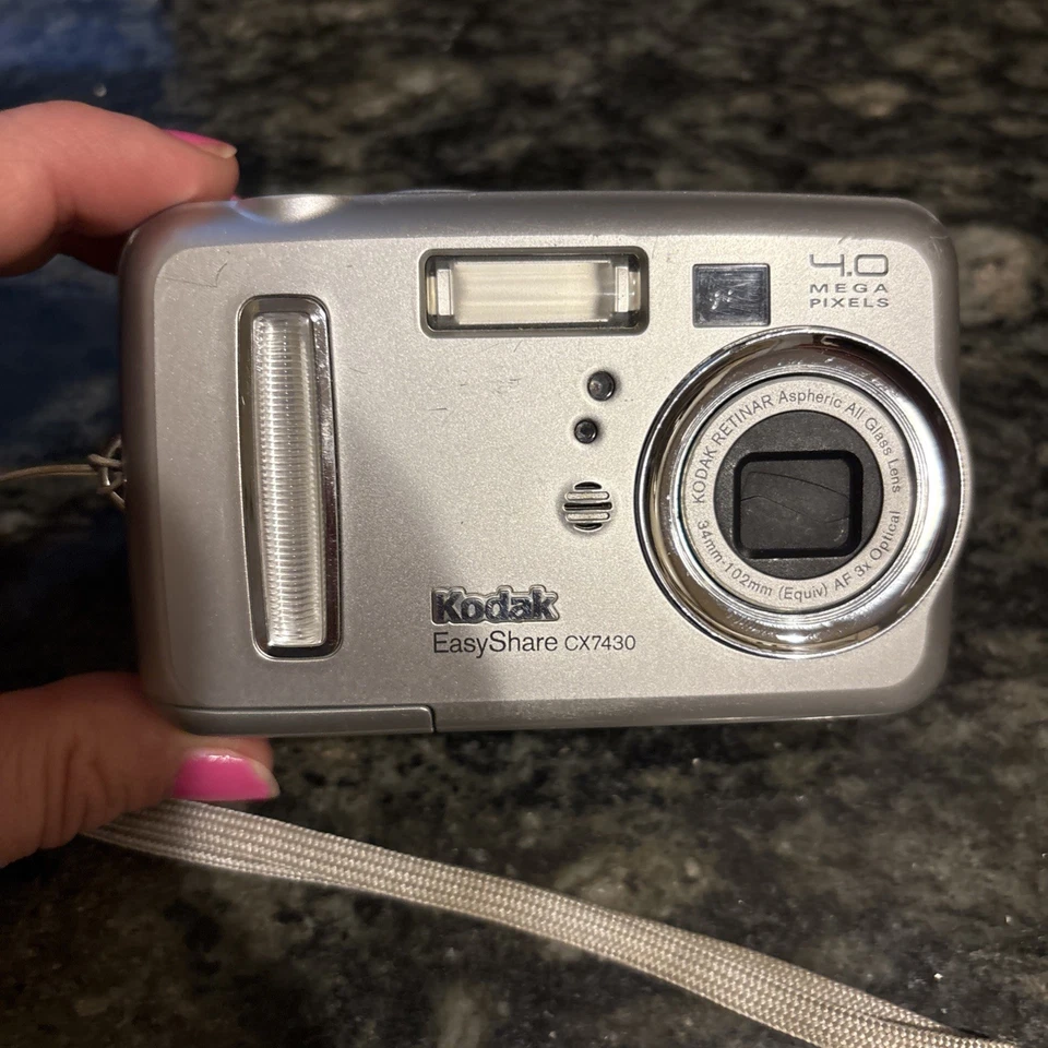 Vtg Kodak EasyShare CX7430 4MP Compact Digital Camera Not Tested No Cord w/case - Image 3 of 4