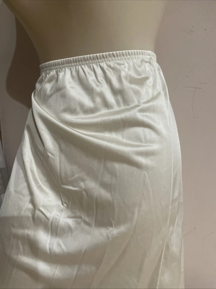 Винтажный Vanity Fair половина скольжения США антрон нейлона слоновой кости с кружевной отделкой MED - Изображение 4 из 4