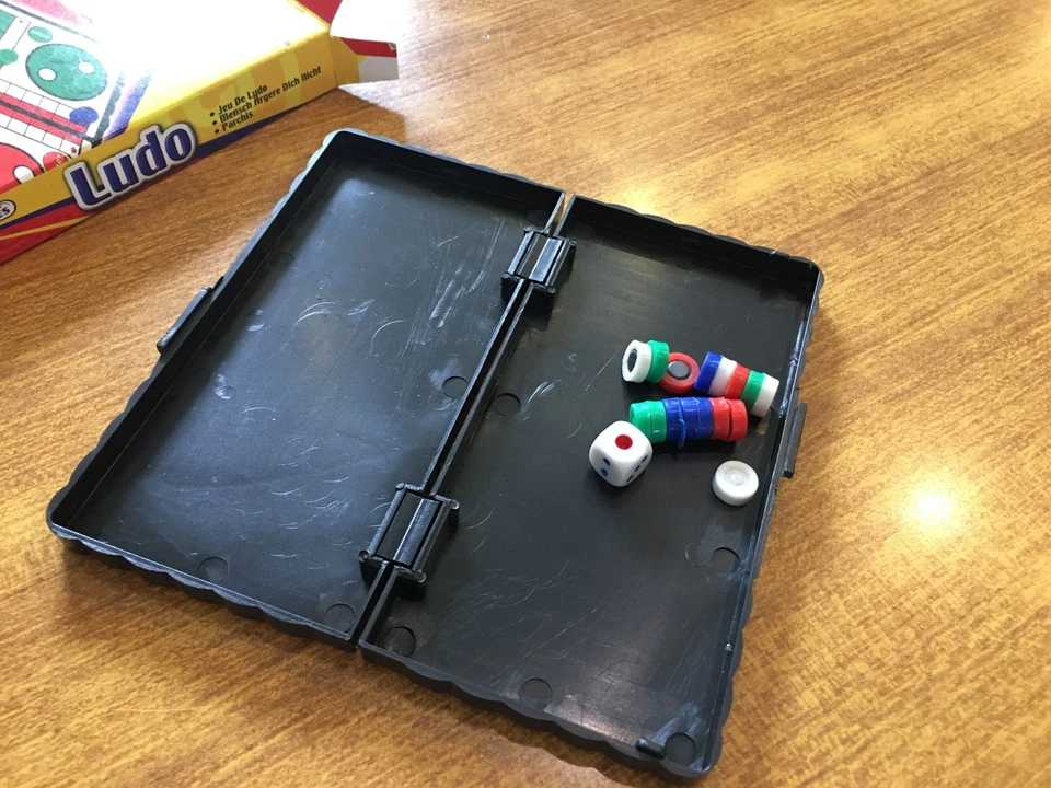 Set of 2 magnetic mini travel games BACKGAMMON LUDO - Image 3 of 4