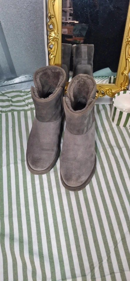 UGG Australia Classic Cuff Women's Ankle Boots - Size UK 5.5, Grey, Winter Boots, photo 1 of 5