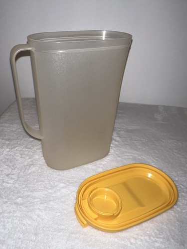 Brocca vintage TUPPERWARE linea sottile coperchio giallo ottime condizioni 2009D-1 base e coperchio 2010-4 - Foto 4 di 6