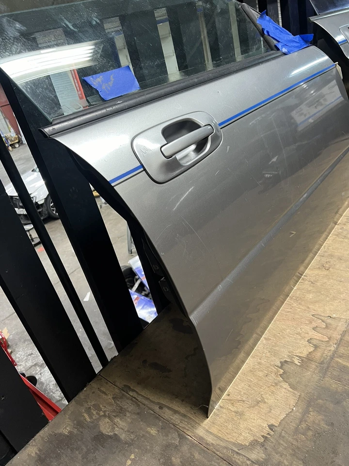 02-07 Conjunto de puerta delantera para pasajeros Subaru Impreza WRX y STI 2002-2007 Foto 4 de 4