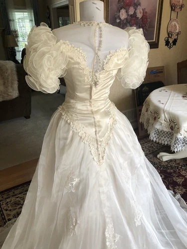 Braut leuchtende Brautkleider Kathedrale mit langer Plissee Sweep Schleppe Satin - Bild 11 von 23