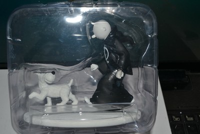 FIGURINE RESINE SERIE TINTIN N°71 MILOU RAMENE LE COURRIER