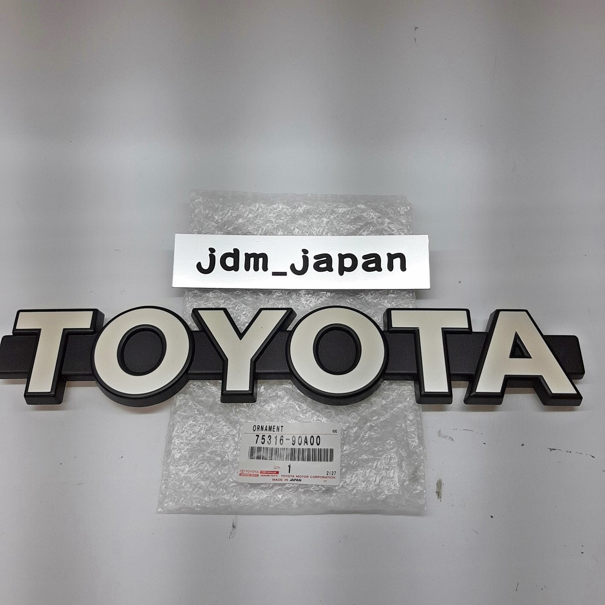 Toyota Land Cruiser FJ60 1981-1987 Front Grille Emblem 75316-90A00