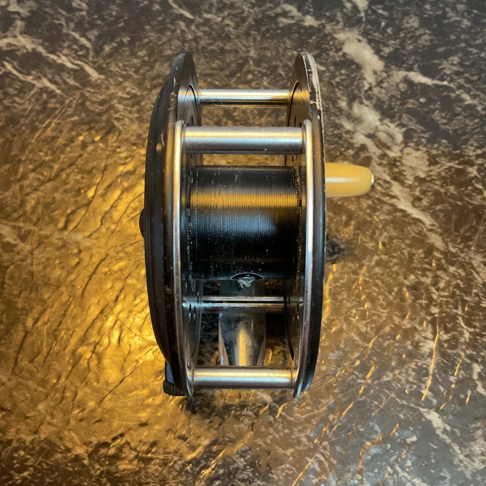 Carrete de mosca de acción única Shakespear Sigma 95 hecho en EE. UU. de colección Foto 4 de 4