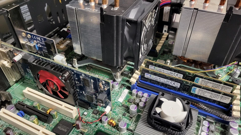 Supermicro X8DTI Dual Xeon Server Mainboard, 64GB, 2x Intel X5570, AMD HD, USB3 - Bild 2 von 4