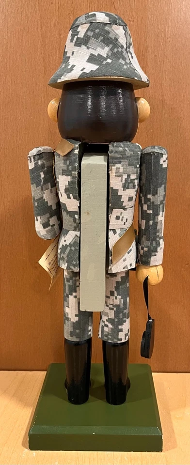 Figura de madera Cascanueces soldado camuflaje verde militar edición limitada 8" con etiquetas Foto 4 de 4