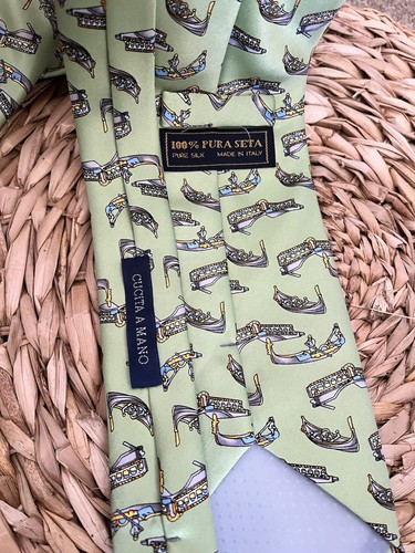 cucita a mano Venetian Italian boat On Water 100 Percent Silk Lime green tie - Picture 4 of 4