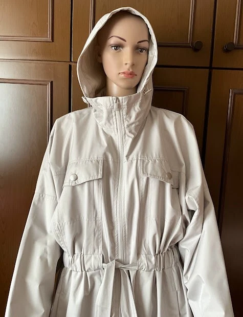 Oysho raincoat shop
