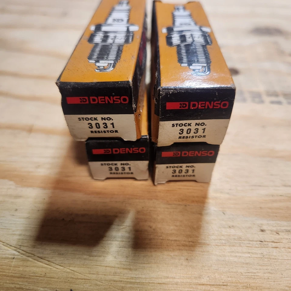 Bujía tradicional Denso (3031) W16EXR-U, paquete de 4 Foto 2 de 2