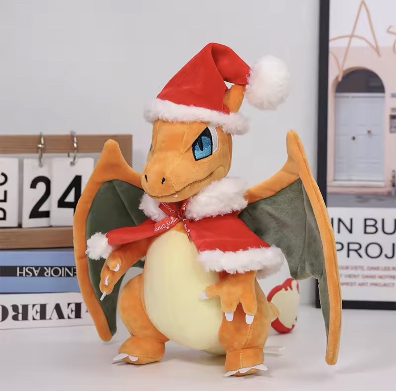 Peluche Dracaufeu Pokémon déco de chambre et doudou de nuit de 28cm