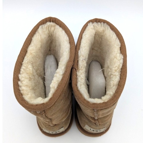 Stivali invernali UGG Australia Classic Short II da uomo in morbida pelle di pecora taglia US6 EU38 - Foto 5 di 16