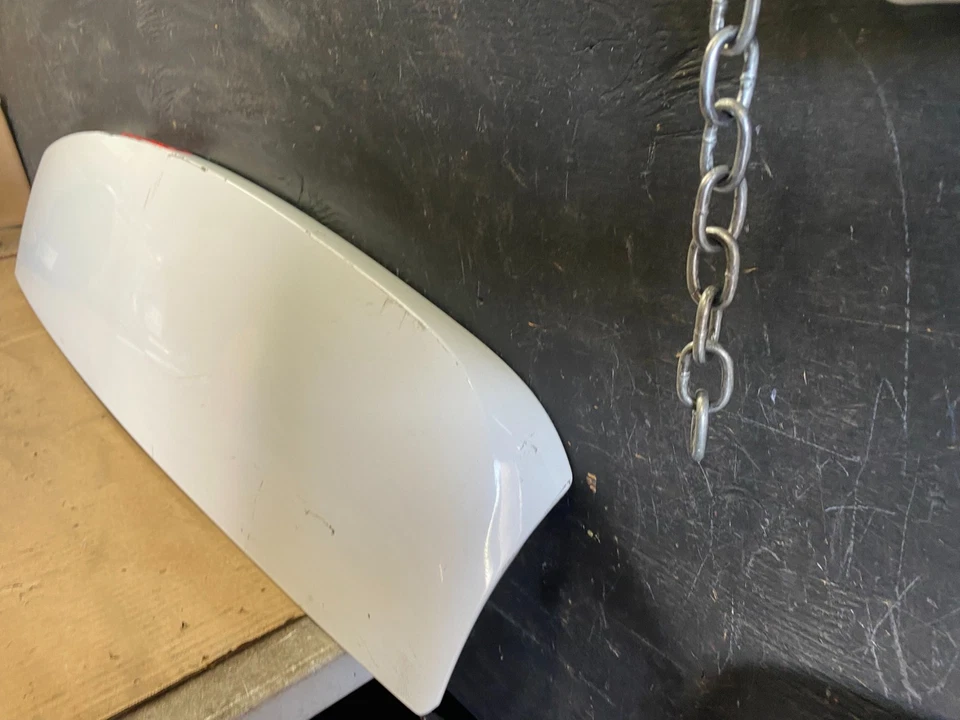 Dodge Grand Caravan 2011 a 2019 alerón trasero superior con luz de freno R5322 DG Foto 2 de 4