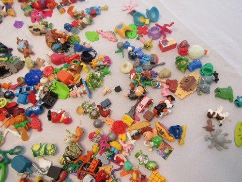 MASSIVE LOT OF 100'S OF MOSTLY KINDER EGG SURPRISE TOY SEE DESCRIPTION - Picture 4 of 10