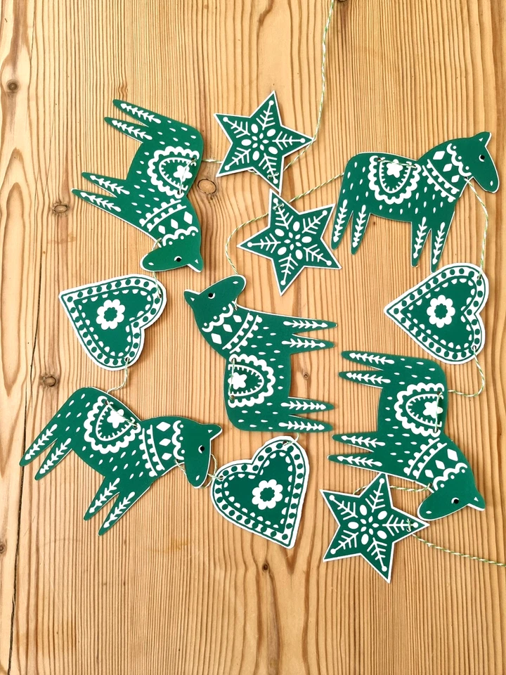 Caballo Dala Scandi verde con corazones y estrellas Bunting - 4M listo encordado Foto 2 de 4
