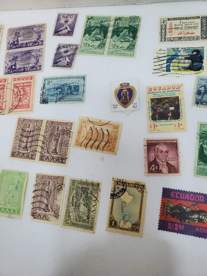 Vintage US and Foreign stamps 3 and 4 cent Greece Argentina Airmail Rushmore - Image 4 of 4