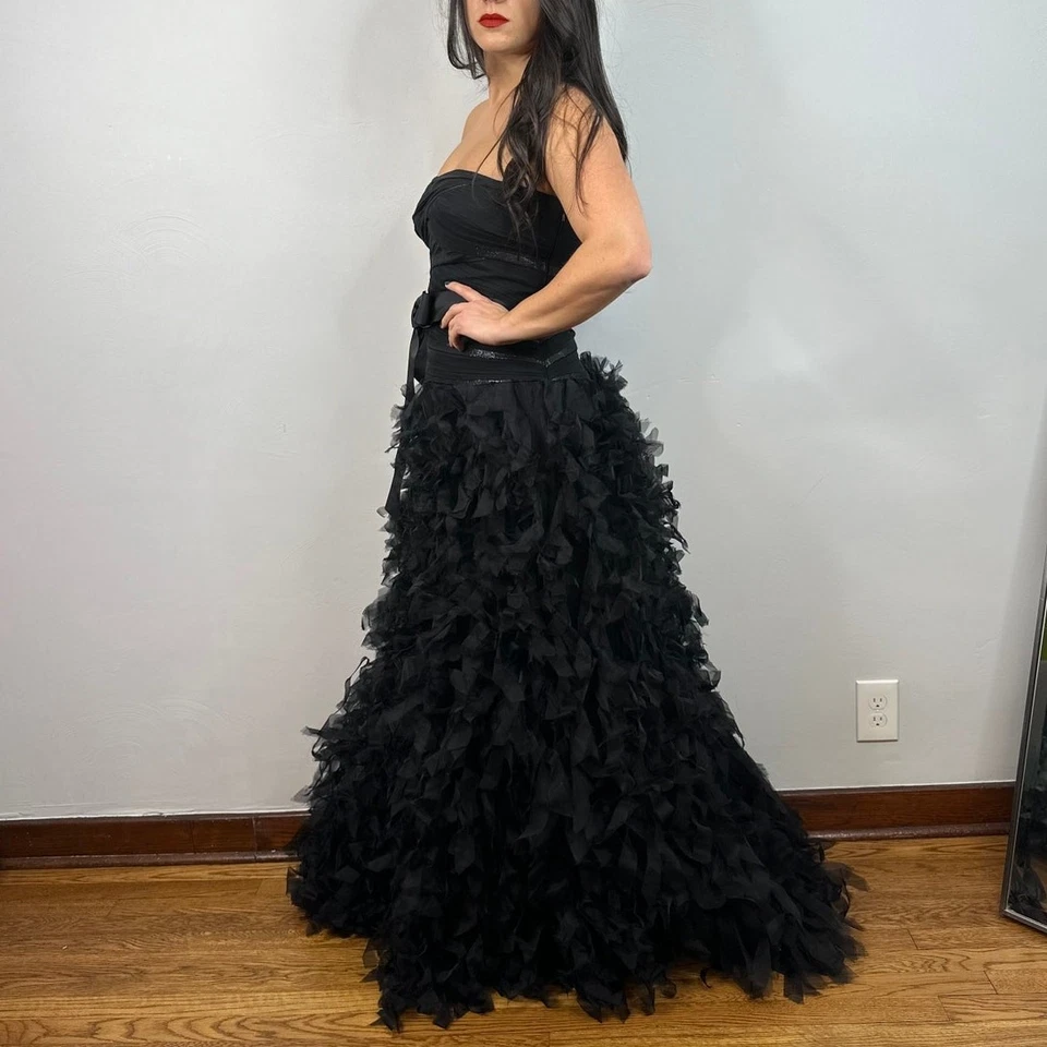 Vestido Tadashi Shoji Negro Seda Sin Tirantes Volantes Gasa Cinta Cintura Corbata TALLA 10 Foto 3 de 4