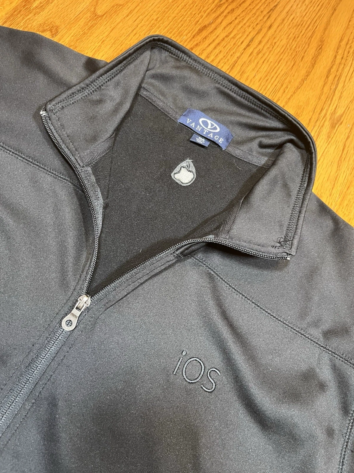 APPLE iOS Logo TRACK JACKET Mens XL Black MacOS Full Zip Extra Large Employee - product detail image 3