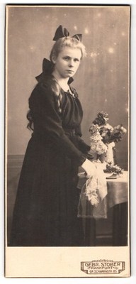 Fotografie Gebr. Stober, Frankfurt a. O., Gr. Scharrnstr. 85, Junge Dame im sch 