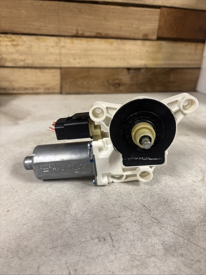 2008 Dodge Grand Caravan Front Right Door Window Motor 130821471 - Image 3 of 4