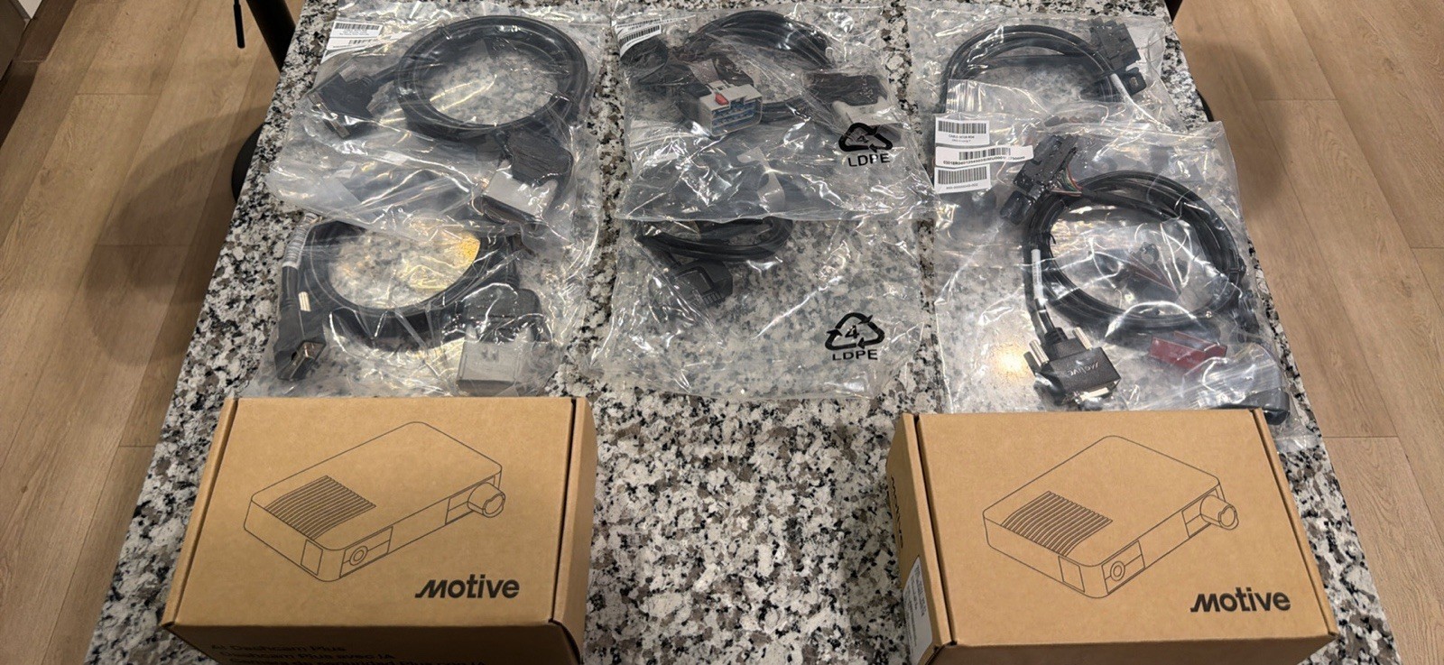 MOTIVE AI DASHCAM PLUS DC-64 DUAL-FACING CAMERA (QUALCOMM DRAGONWING QCS6490)