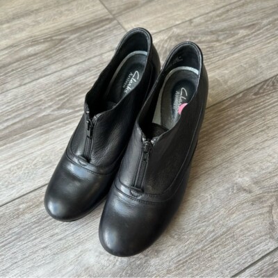 Clarks Artisan Smooth Buttery Leather Zip Up Clogs Booties in Black Size 9M