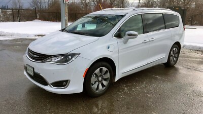 Chrysler PACIFICA Limited 2018 Bedienungsanleitung  DEUTSCH