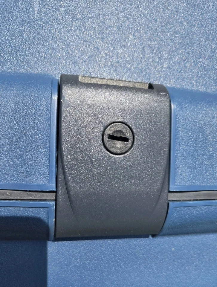 Carlton Large Blue Hard Shell Suitcase Wheels Combination Lock/side Clip Locks  - Image 2 of 4