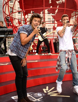 Harry Styles of One Direction performs on NBC's Today at Rockefelle- Old Photo 4