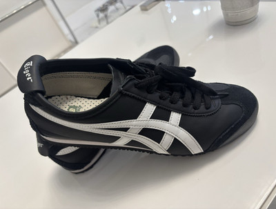Onitsuka Tiger  MEXICO Men s Black/White Low Top Lace-Up Athletic Sneaker