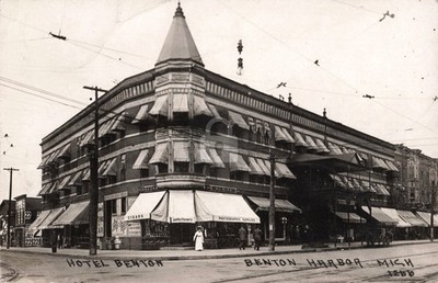 Street View Hotel Benton, Benton Harbor MI Michigan RPPC Photo Postcard COPY