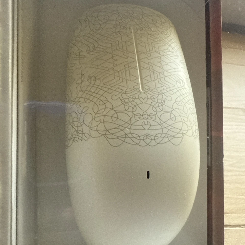 Microsoft Touch Mouse Limited Edition Artist Series Deanne Cheuk NEW 3KJ-00012 - Image 3 of 4