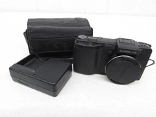 Ricoh Caplio GX100 10MP Black Compact Digital Camera w/ Case Tested Damaged