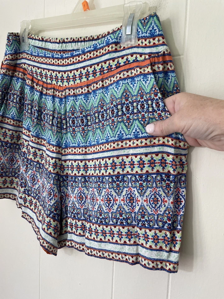 Bermuda Macia Maurices Elástica Estampada na Cintura Geométrica Boho ~ Tamanho M - Imagem 3 de 4