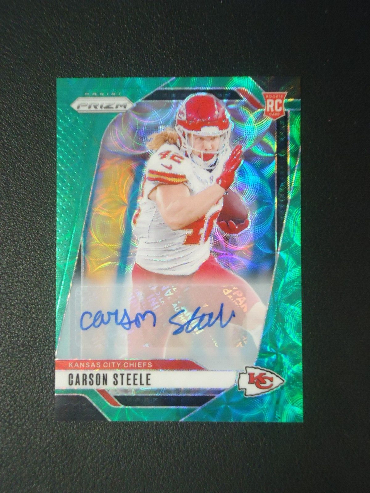 Carson Steele 2024 PANINI PRIZM GREEN SCOPE RC AUTO 8/75 Card #377