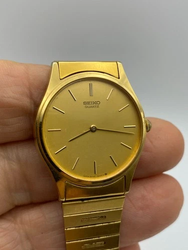 Seiko Men's Vintage Quartz Watch 6530-6010 30mm 1983 New Battery, Gold Thin Case