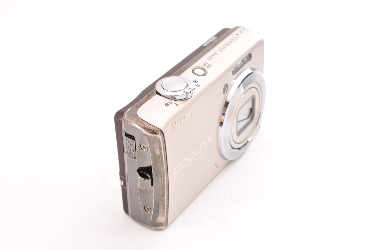 Nikon COOLPIX S620 silver 12.2MP Digital Camera NM- from Japan SB